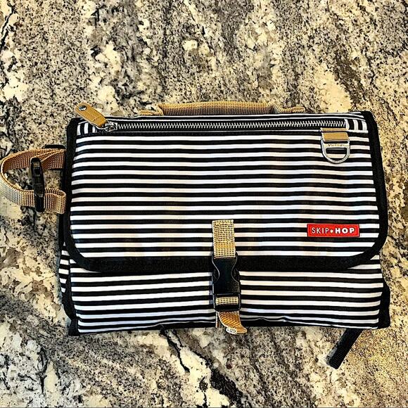 Skip Hop Pronto Diaper Clutch Changing Station Black White Stripes Baby Bag - Picture 1 of 6